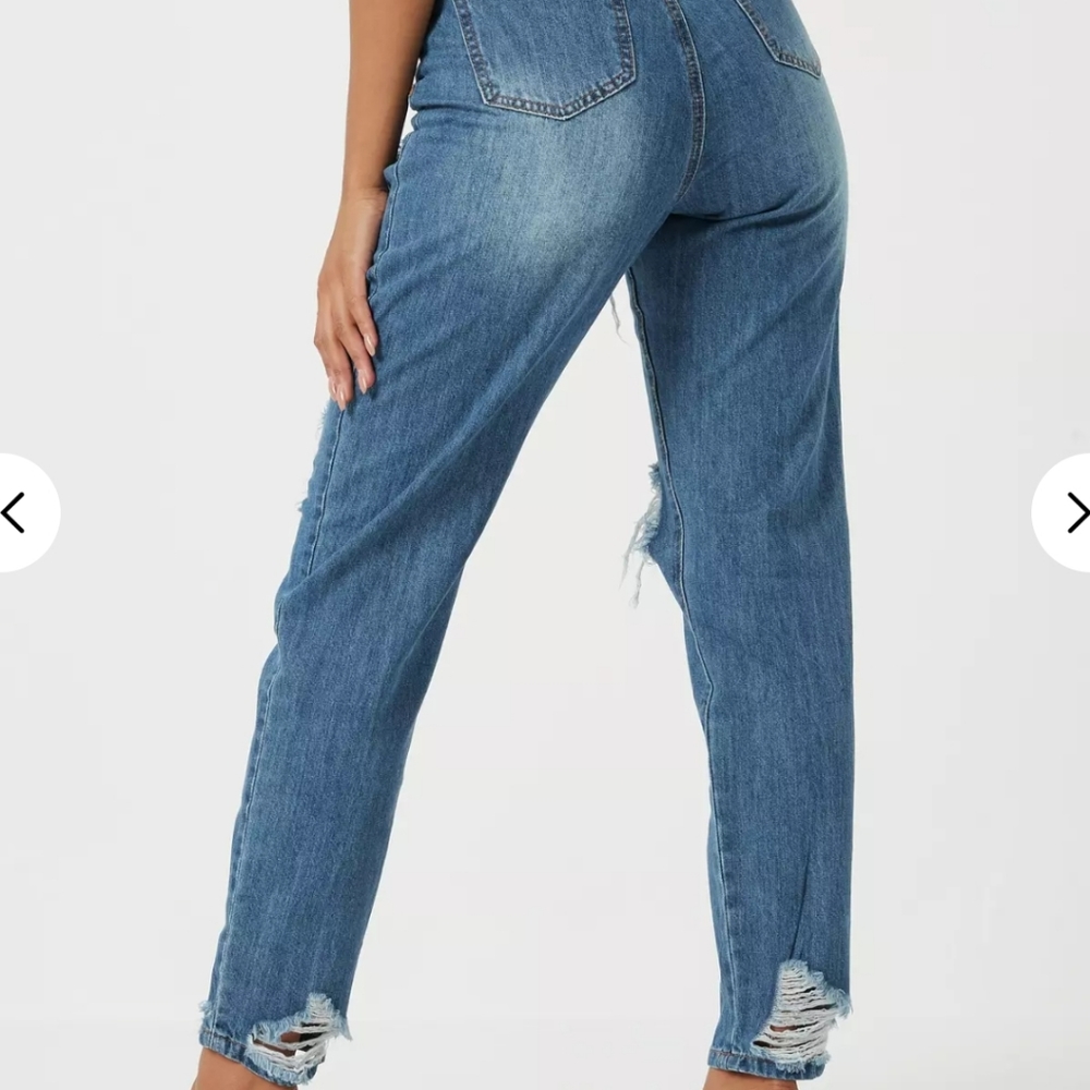 Misguided Riot High Rise Mom Jeans - Picture 3 of 7